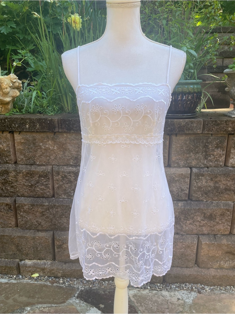 VINTAGE Victoria’s Secret White Sheer Eyelet Lace Lingerie Slip Gown Chemise M
